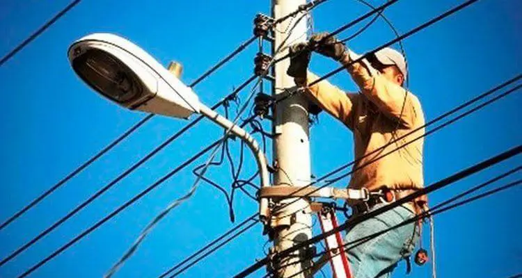 Corte de luz por falta de pagamento na conta é proibido em todo território brasileiro